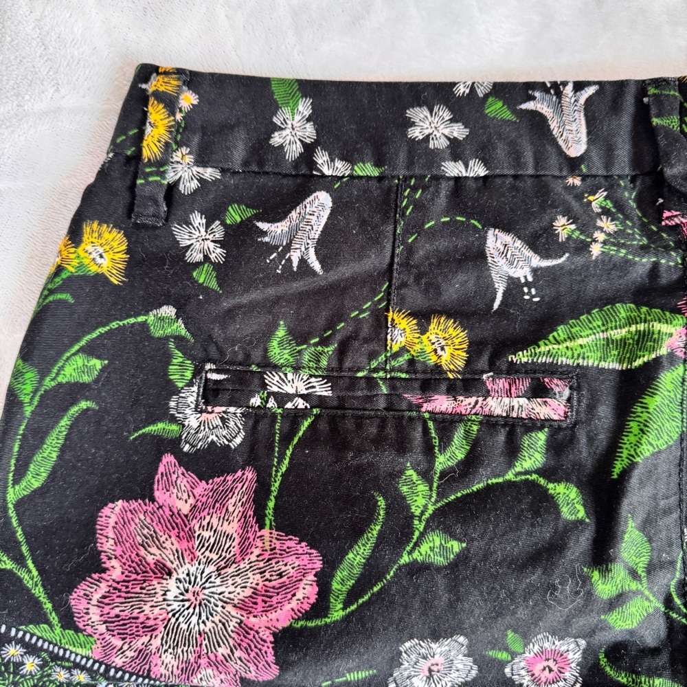 Old Navy Floral Black Women's Everyday Shorts - Size 2 - Picture 13 of 14